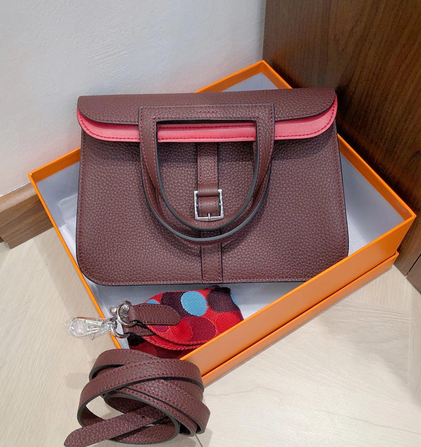 Taurillon Clémence Halzan Verso Fermoir Argenté 25 Rouge Framboise