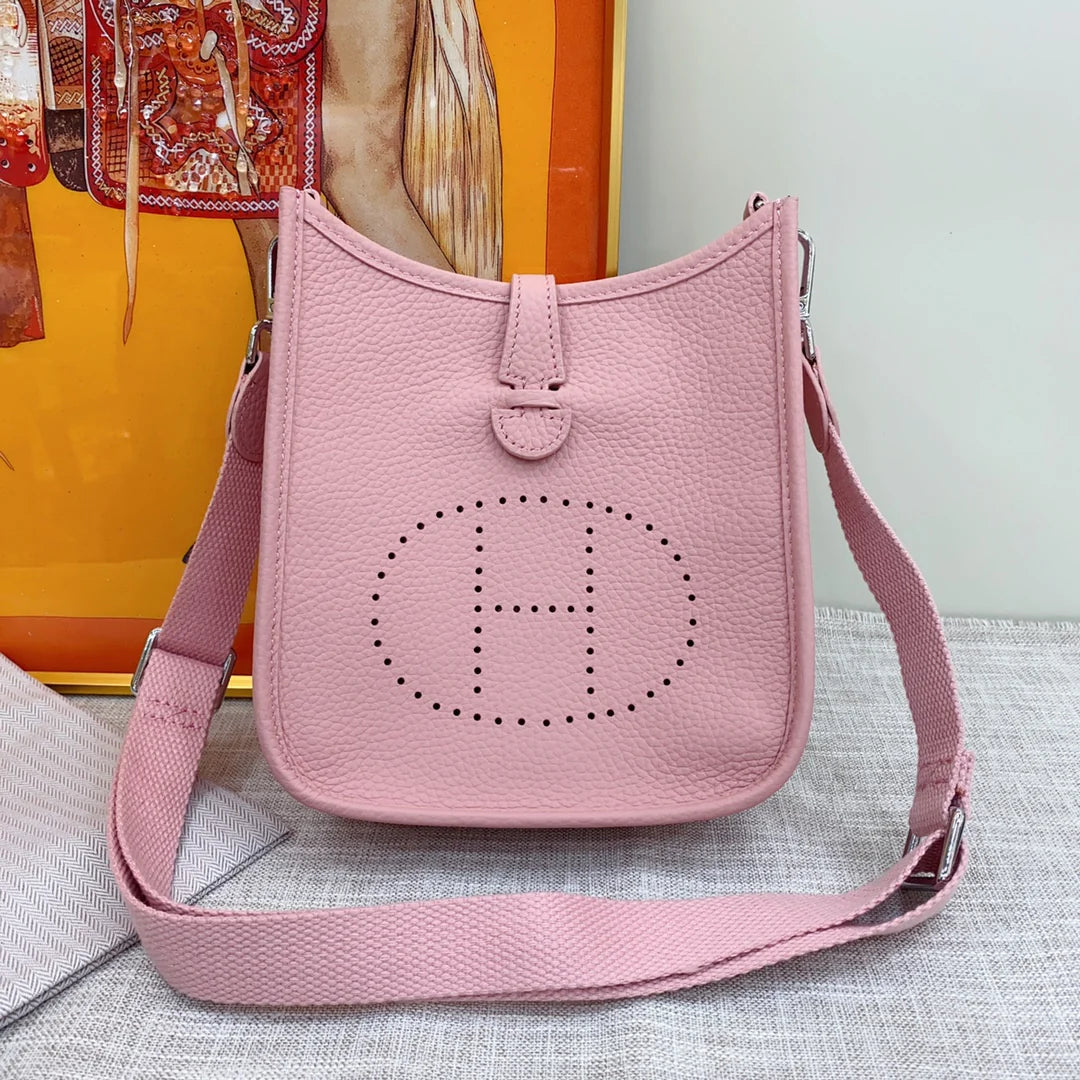 Evelyne lll TPM Rose Sakura Taurillon Clemence