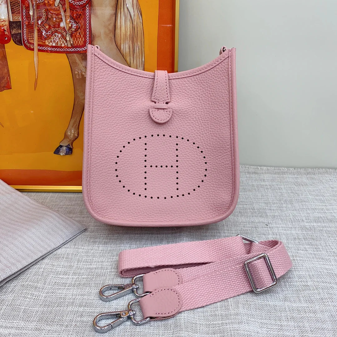 Evelyne lll TPM Rose Sakura Taurillon Clemence