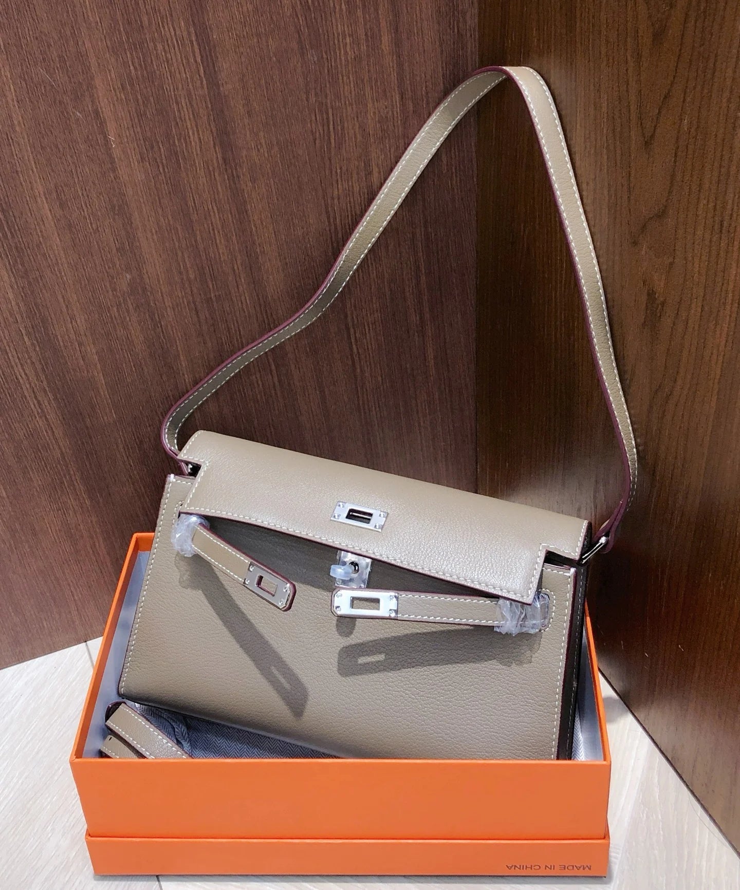 Kelly Wallet To Go Etoupe Epsom Palladium Hardware